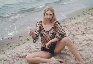 naked beach blonde